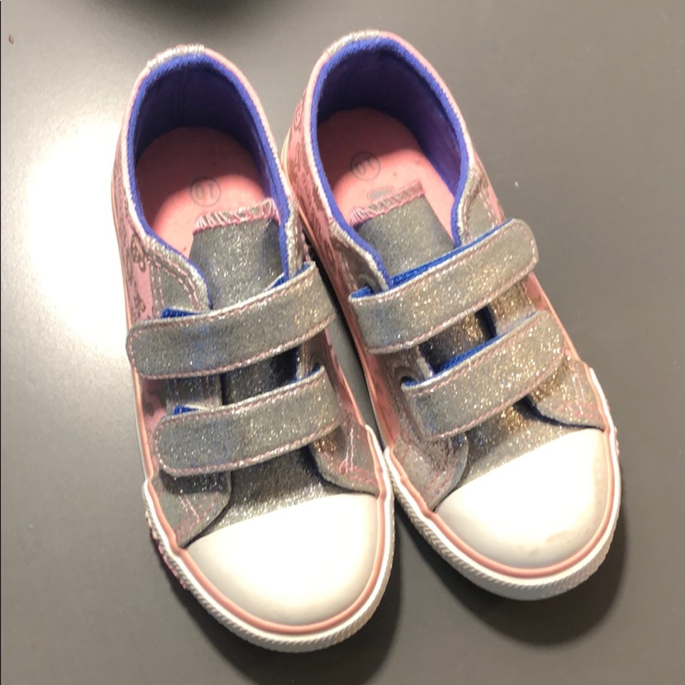 NEVER WORN sneakers